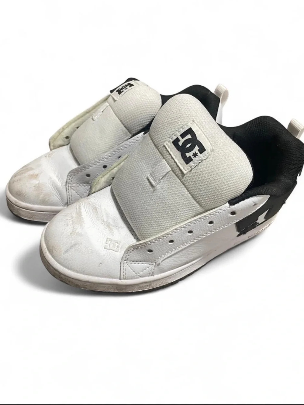 DC White and Black court graffik Sneakers